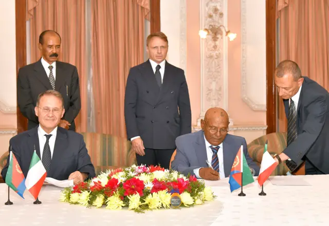 29 ሓምለ 2025፡ ኢጣልያዊ ምኒስተር ፍራንቸስኮ ሎሎብሪጋዲ ምስ ምኒስተር ንግድን ኢንዱስትሪን ኤርትራ ነስረዲን መሓመድሳልሕ 'መዘክር ምርድዳእ' ኣብ ዝተፈራረምሉ