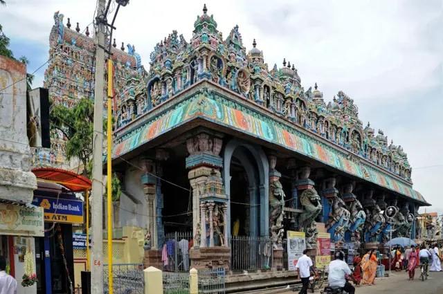 கார்த்திகை தீபம்: திருப்பரங்குன்றத்தை மையமிடும் அடுத்த சர்ச்சை - இந்து அமைப்பினரின் கோரிக்கைக்கு எதிர்ப்பு எழுவது ஏன்?
