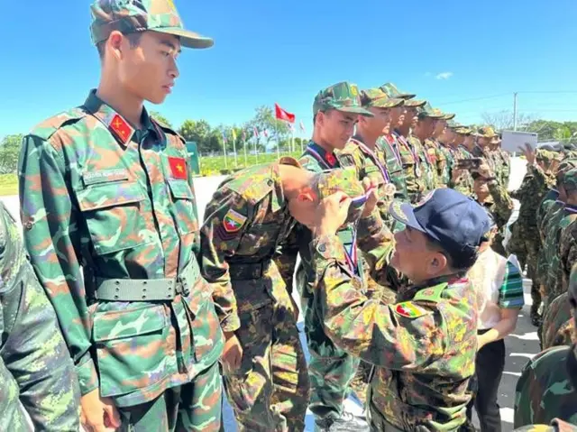  စစ်ကောင်စီသေနတ်ပစ်အသင်းကို ဒုတိယဗိုလ်မှူးကြီးအပါအဝင် အသင်းဝင်နဲ့နည်းပြ ၄၀ ကျော် ပါဝင်ခဲ့