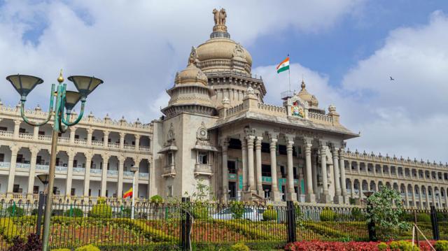 கர்நாடகாவில் பன்னாட்டு நிறுவனங்கள் கன்னட பணியாளர்கள் எண்ணிக்கையை வெளியிட வேண்டுமா?