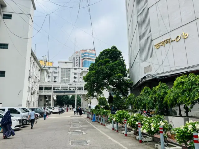 সচিবালয়ের এই ভবনেই জনপ্রশাসন মন্ত্রণালয়