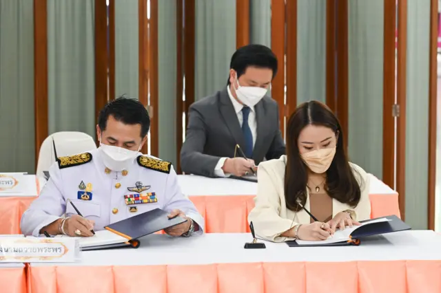 ตัวแทนจากพรรคเพื่อไทย