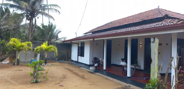 සුමිත් යටවරගේ ඊශ්‍රායලයේ රැකියාව සඳහා ගොස් ඇත්තේ සිය පවුල වෙනුවෙන් නිවසක් තනා ගැනීමේ අපේක්ෂාවෙනි.