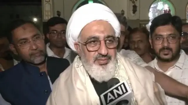 भारत में ईरान के सुप्रीम लीडर के प्रतिनिधि डॉ अब्दुल मजीद हकीम इलाही ने कहा कि ईरान और भारत का रिश्ता बहुत मज़बूत है