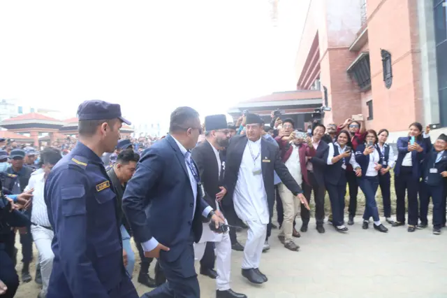 बालेनले शुक्रवार शपथ लिने बताएका छन्