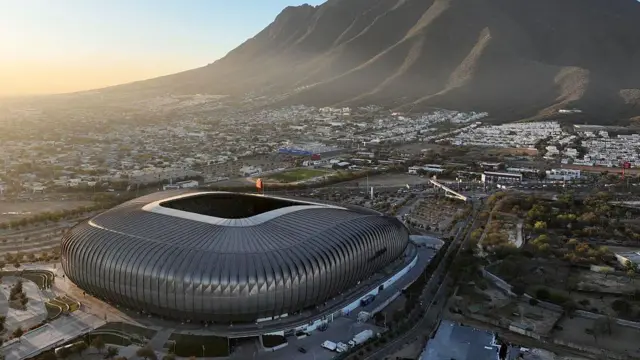 मैक्सिको में बीबीवीए स्टेडियम को फ़ुटबॉल विश्व कप के शुरू होने का इंतज़ार है