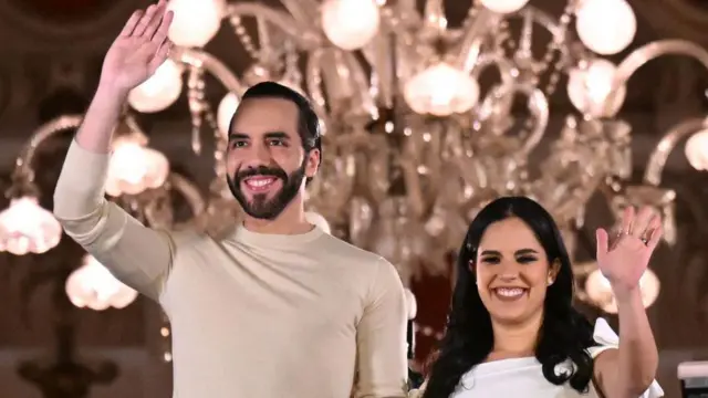 पत्नी के साथ अल साल्वाडोर के राष्ट्रपति नाइब बुकेली