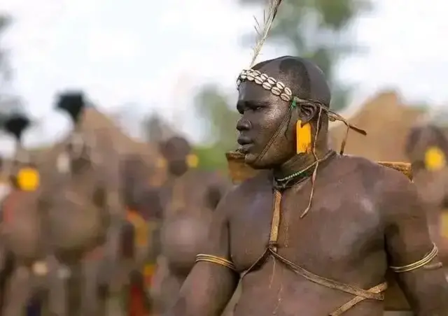 እቶም ተወዳደርቲ ንኣዋርሕ ደምን ጸባን ላሕሚ ይሰትዩ