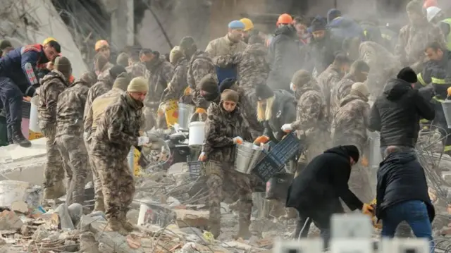 তুরস্কের ভূমিকম্পে বহু হতাহতের ঘটনা ঘটে 