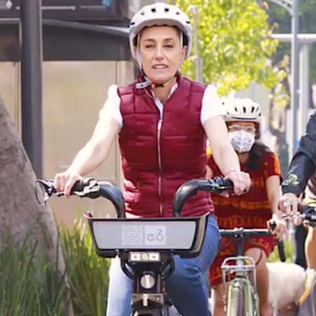  Claudia Sheinbaum en bici 