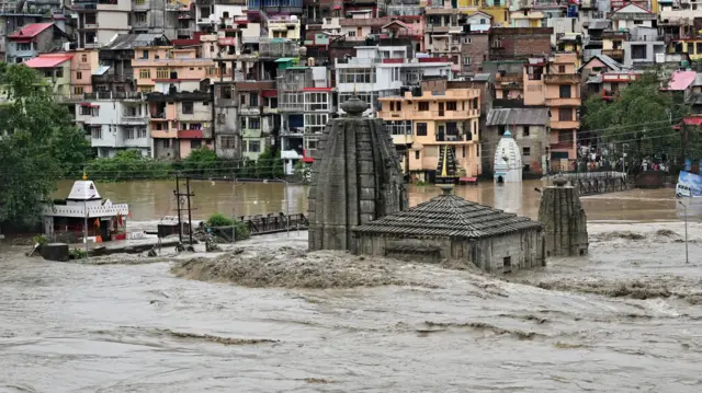 हिमाचल: बारिश ने हज़ारों से छीने आशियाने, कुल्लू में हर तरफ़ तबाही की  कहानी-ग्राउंड रिपोर्ट - BBC News हिंदी