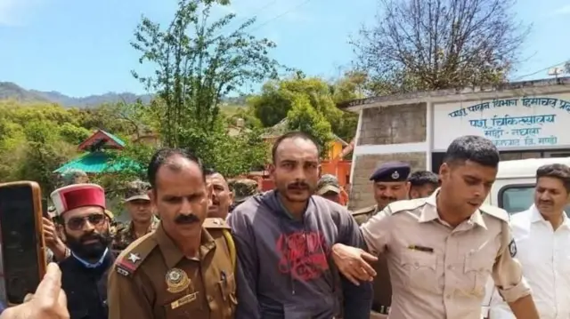 Caption- पोलीस आणि ग्रामस्थांच्या म्हणण्यानुसार, विकासला अमली पदार्थांचे व्यसन आहे