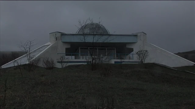 Чоң-Таштагы (азыркы "Ата-Бейит") кыш завдоддун мешиндеги чуңкурга 137 кишинин сөөгү таштандыдай ыргыталган. Улам ыргыткан сайын кийинкиси келгенче үстүнө жука топурак сээп, жашырып турушкан. 