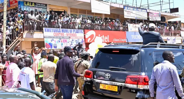 Mu mpera z'icyumweru gishize Muhoozi yagaragaye mu bikorwa bisa no kwiyamamaza i Masaka 