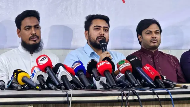 সংবাদ সম্মেলনে এনসিপির আহ্বায়ক নাহিদ ইসলাম, পাশে আরও দুই জন