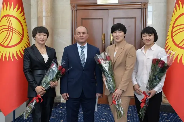 Айсулуу, Мээрим, айпери жана машыктыруучу.