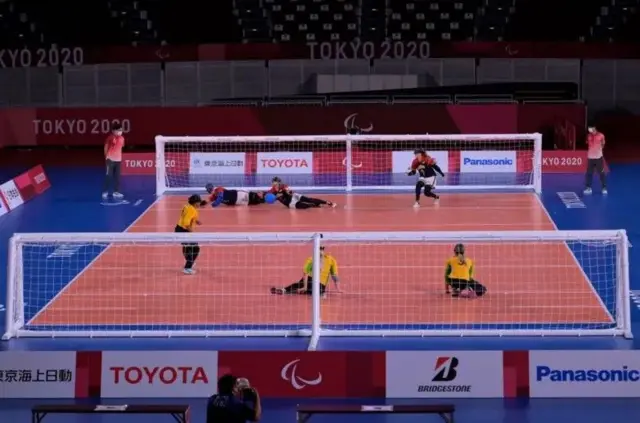 Le goalball a été créé exclusivement pour les malvoyants. 