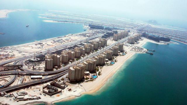  পাম জুমেইরা, বিলিওনিয়ারদের বিনিয়োগের জায়গা। বাংলাদেশী মালিকানাধীন সম্পদও আছে এখানে। 