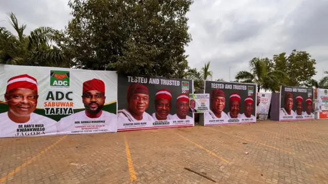 Foto ndị a ma ama na pati ADC