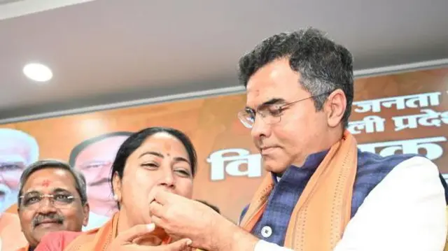 रेखा गुप्ता आणि प्रवेश वर्मा