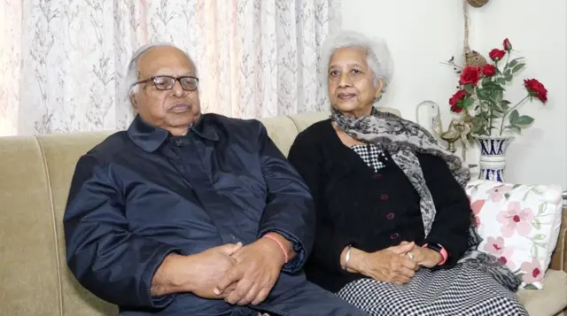 ਡਾ. ਵੀਕੇ ਗੁਪਤਾ ਆਪਣੀ ਪਤਨੀ ਪ੍ਰੇਮਲਤਾ ਨਾਲ