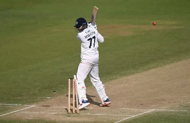 ਵੈਂਕਟੇਸ਼ ਅਈਅਰ ਨੂੰ ਕੇਕੇਆਰ ਨੇ 23.75 ਕਰੋੜ ਰੁਪਏ ਵਿੱਚ ਖਰੀਦਿਆ ਹੈ। ਉਹ ਪਾਰੀ ਦੀ ਸ਼ੁਰੂਆਤ ਕਰਨ ਦੀ ਸਮਰੱਥਾ ਰੱਖਦੇ ਹਨ, ਤੇਜ਼ ਗੇਂਦਬਾਜ਼ੀ ਵੀ ਕਰਦੇ ਹਨ ਅਤੇ ਲੋੜ ਪੈਣ 'ਤੇ ਕਪਤਾਨੀ ਵੀ ਕਰ ਸਕਦੇ ਹਨ