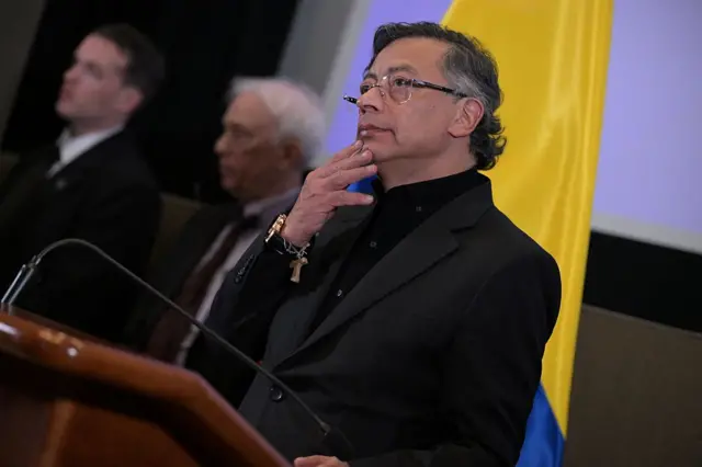 Petro en rueda de prensa desde la embajada de Colombia en Washington