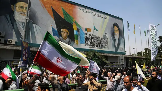 تجمع اعتراضی حامیان جمهوری اسلامی بعد از نماز جمعه تهران