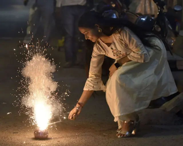 ફટાકડા, દિવાળી, ગુજરાત, નવું વર્ષ, બેસતું વર્ષ, તહેવારો, બીબીસી ગુજરાતી