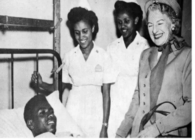 Aster Ayyaanaa fi Birqinash Kabbadaa, Jaappaan Tookiyoo Hospitaala Ameerikaa keessatti loltuu Itoophiyaa waraana Kooriyaa irratti madaa'ee yaalamaa jiru yeroo daawwatan.