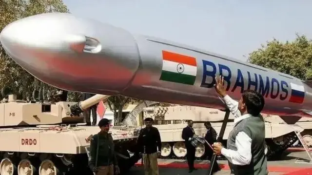 Brahmos, Hindistan'ın nükleer silah taşıyabilen seyir füzelerinden biri.