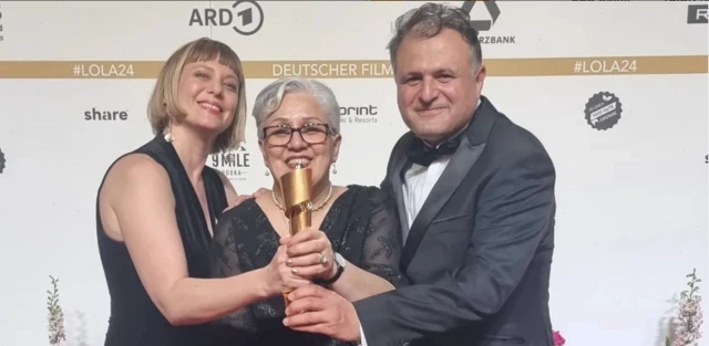 جایزه بهترین تدوین و بهترین مستند در دست شعله پاکروان