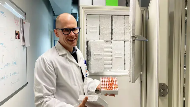 ከቬን ቨረስትረፐን ኣብ ቤተ ፈተንኡ ናይ ኣሽሓት ዝተፈላየ ዓይነት ለቢቶታት ምርመራት የካይድ