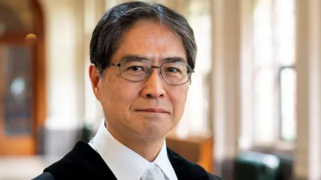 ایواساوا یوجی از سال ۲۰۱۸ قاضی دیوان بوده است