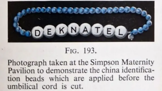 Tooftawwan jalqabaa mallattoo adda baasuu dhuunfaa daa'imman hospitaala keessa jiraniif, kan akka callee kanaa, fi yaadannoo deessiftootaa bara 1950moota keessa jalqabaman