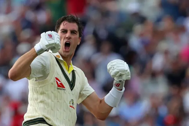 অস্ট্রেলিয়ার টেস্ট অধিনায়ক প্যাট কামিন্স আট নম্বরে নেমে ৪৪ রানের অপরাজিত ইনিংস খেলেছেন