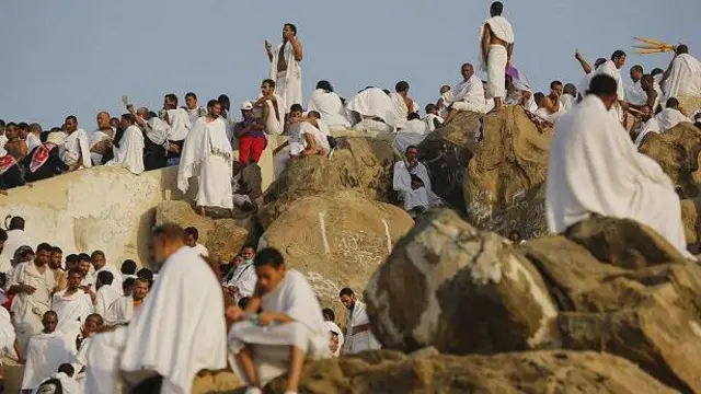 Jemaah haji terlihat di Gunung Arafat, juga dikenal sebagai Jabal al-Rahmah.