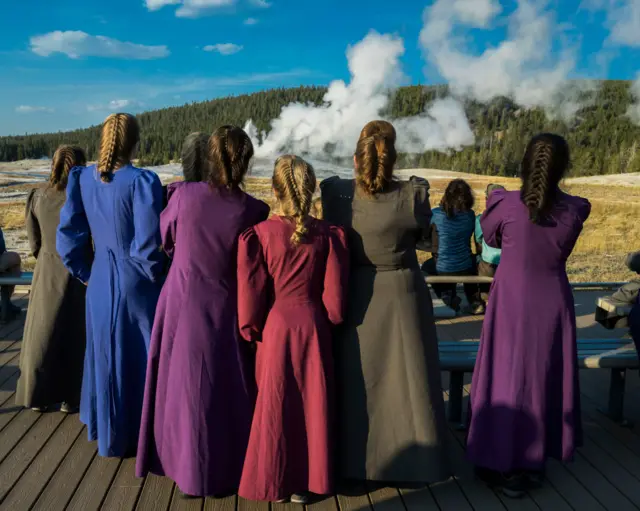 Membros da Igreja Fundamentalistabetano boletoJesus Cristo dos Santos dos Últimos Dias, uma controversa seita cristã linha-dura dos EUA, visitam o Yellowstone Park