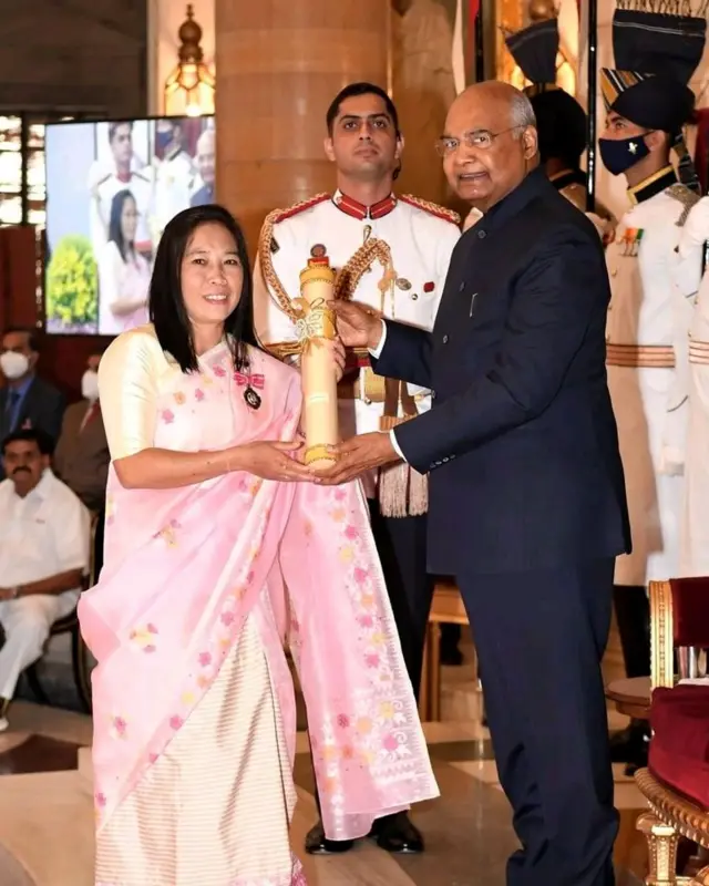 भारत की पूर्व फुटबॉल कप्तान ओइनम बेमबेम देवी 