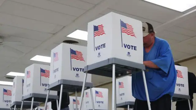 Os eleitores de Wisconsin votaram no American Legion Hall em 5 de novembro