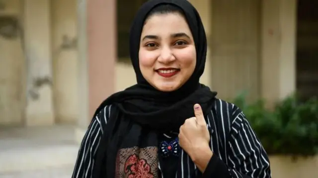 বিশ্লেষকরা বলছেন নতুন বিধিনিষেধ ভোটারদের মধ্যে কেন্দ্রে যেতে অনাগ্রহ তৈরি করতে পারে