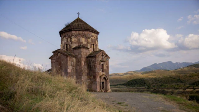 Azərbaycanа keçən ərazidə kilsə 