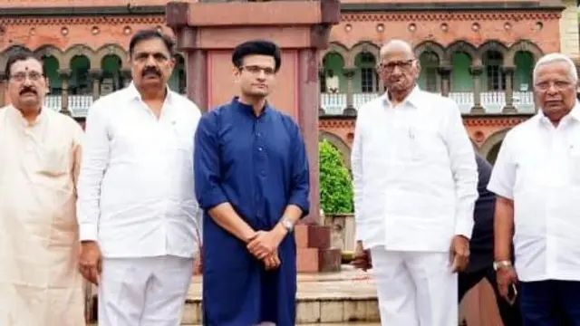 
कागलच्या समरजीत घाटगेंनी नुकताच शरद पवारांच्या राष्ट्रवादी कॉंग्रेस पक्षात प्रवेश केला.