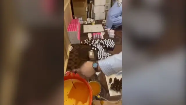 په کور دننه د جعلي درملو یوه کارخونه