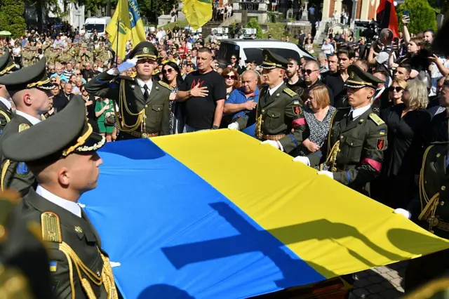 Церемония похорон Парубия на кладбище во Львове
