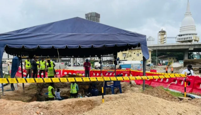 இலங்கை மனித புதைக்குழி 