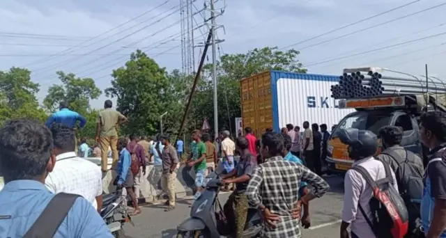 लोकांची गर्दी