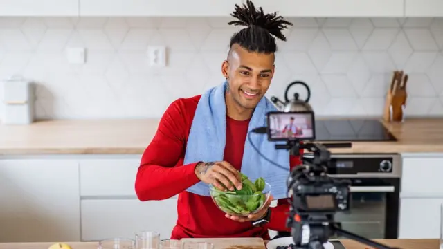 आकर्षक लोक 