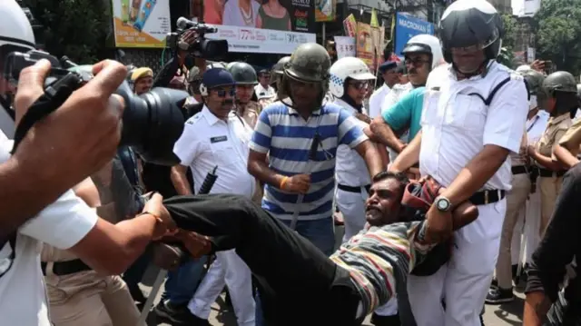 કોલકતામાં મમતા સરકાર વિરુદ્ધ સતત વિરોધ પ્રદર્શન થઈ રહ્યાં છે