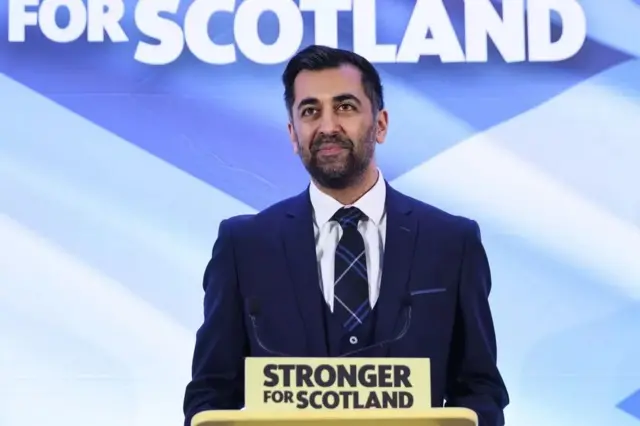 Pemimpin Partai Nasional Skotlandia (SNP), Humza Yousaf, hampir dipastikan menduduki jabatan Menteri Pertama.